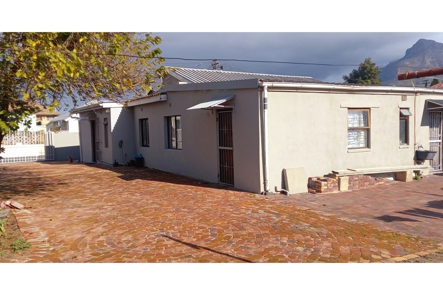 10 Bedroom Property for Sale in Maitland Western Cape